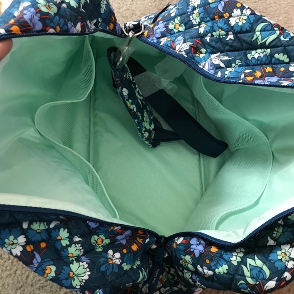 NWT Vera Bradley Floral Bursts Grand Traveler bag. - Picture 6 of 6